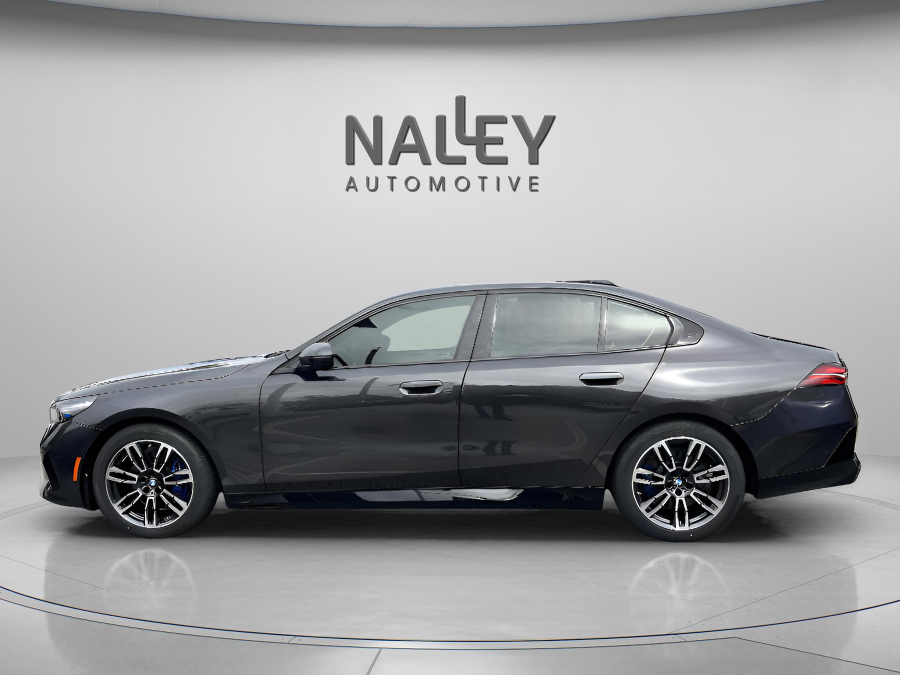 Used 2025 BMW 530i xDrive 530i xDrive w/ M Sport Package image 3