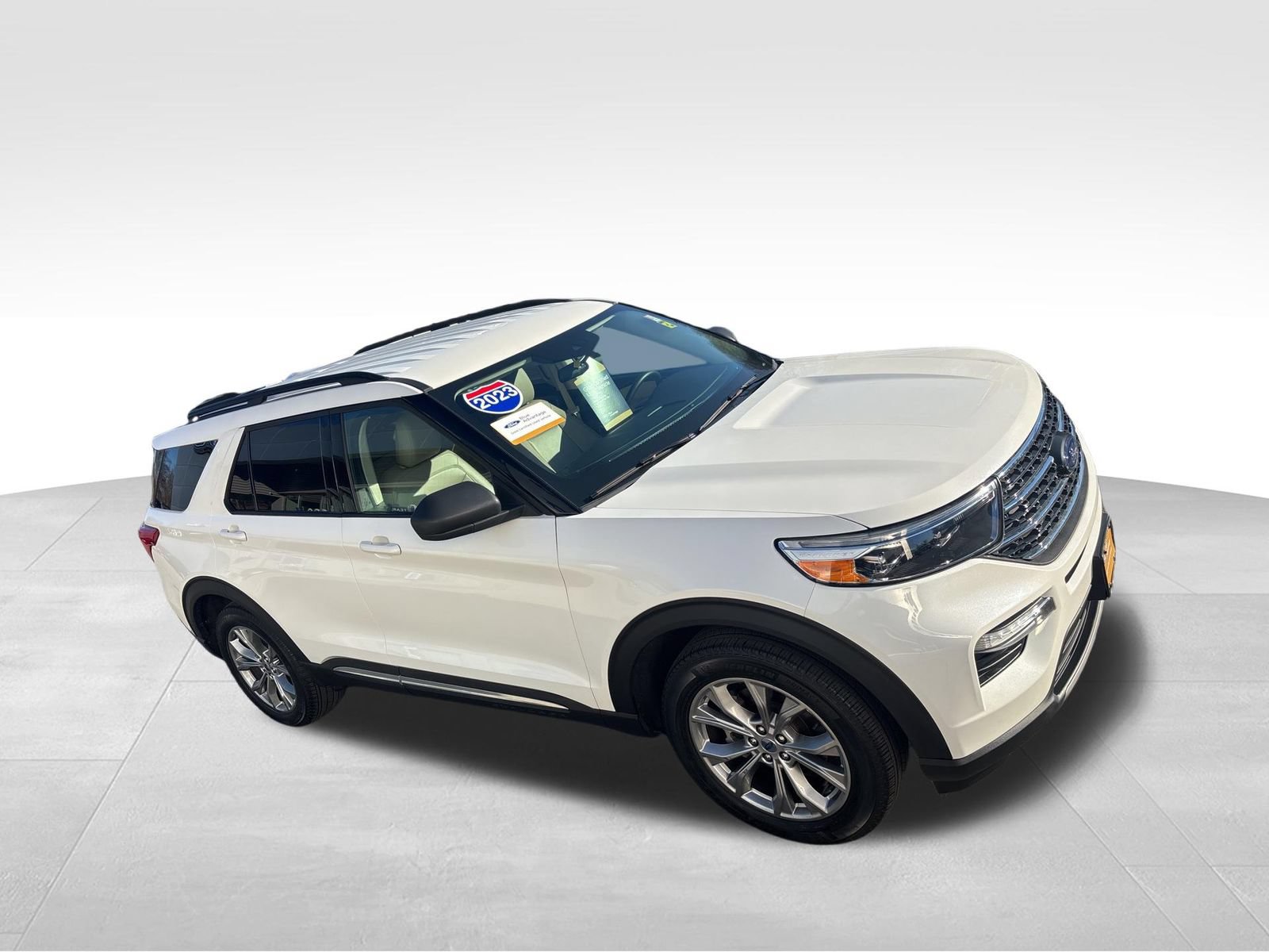 Certified 2023 Ford Explorer XLT w/ Equipment Group 202A AWD/4WD image 9
