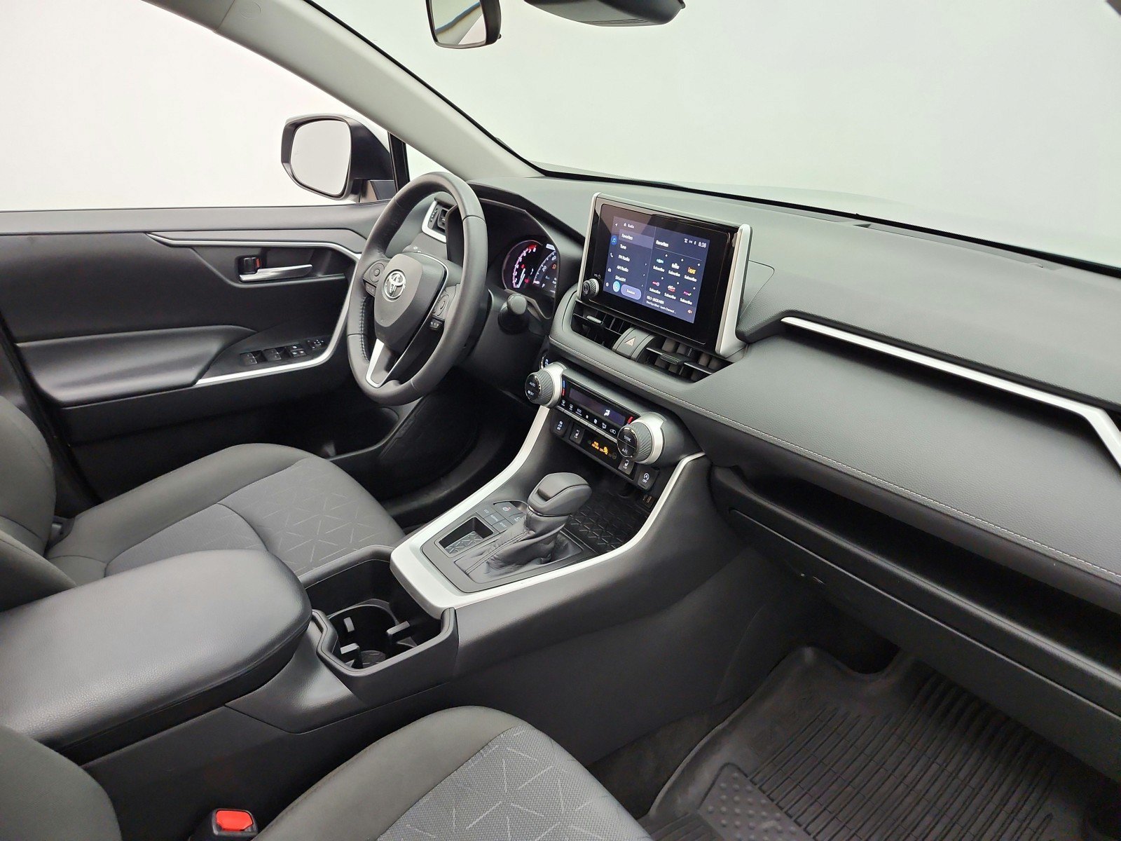 Used 2023 Toyota RAV4 XLE w/ Convenience Package FWD image 21