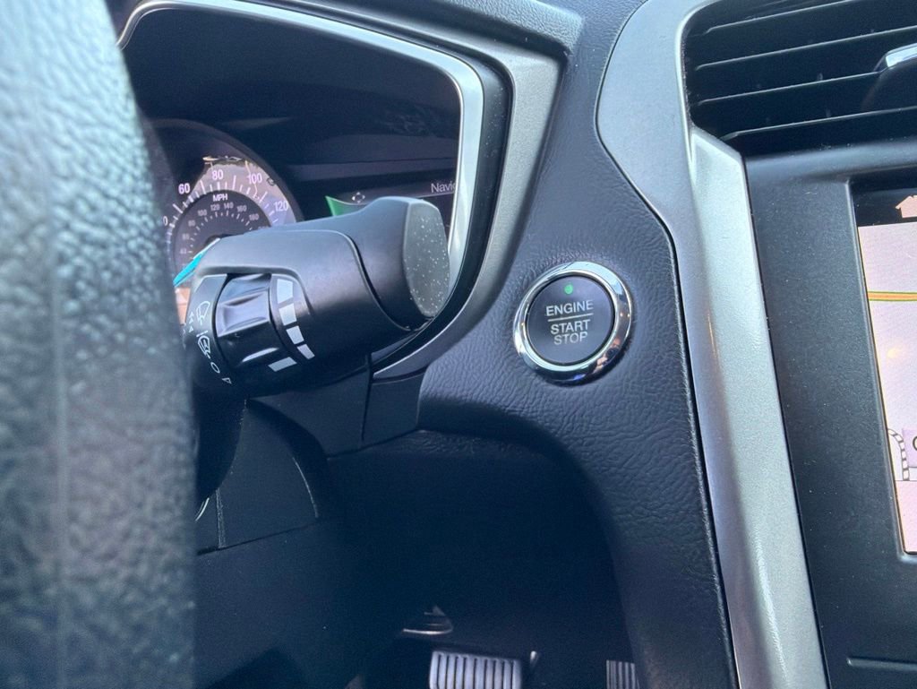 Used 2019 Ford Fusion SE FWD image 17