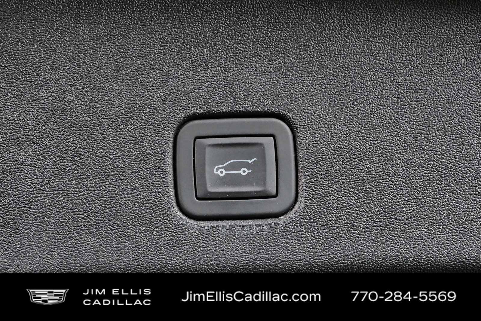 Certified 2025 Cadillac Optiq Luxury 2 w/ LPO, Floor Liner Package AWD/4WD image 31