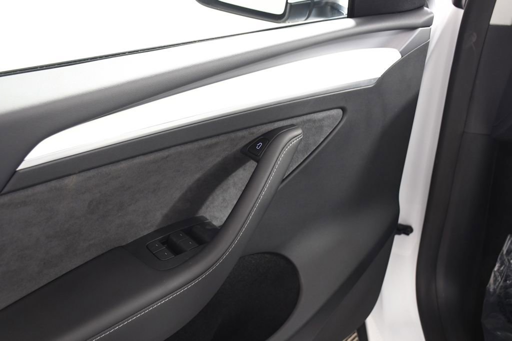 Used 2023 Tesla Model Y Long Range image 15