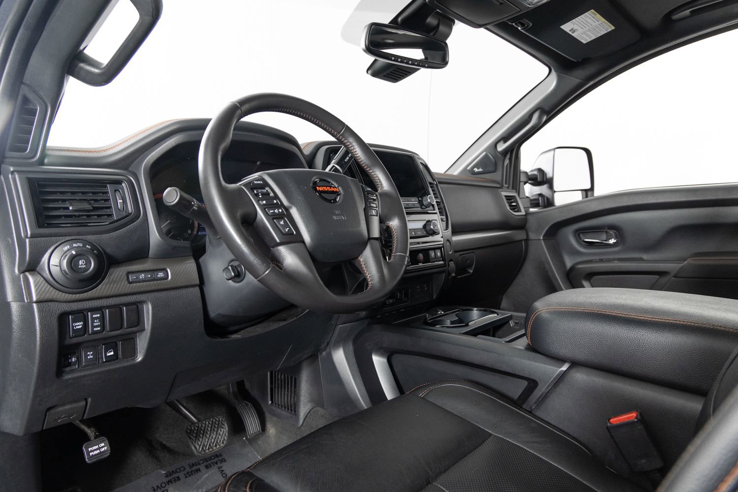 Used 2021 Nissan Titan PRO-4X w/ Pro-4x Convenience Package image 14