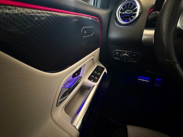 Used 2022 Mercedes-Benz GLB 250 4MATIC image 36