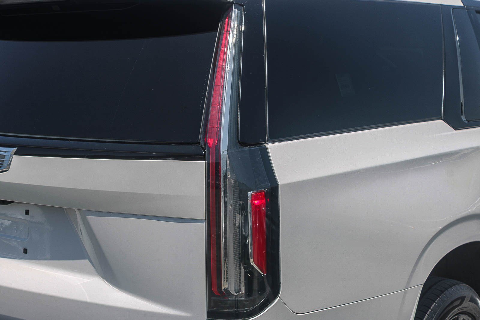 Used 2024 Cadillac Escalade ESV Sport w/ LPO, ONYX Package AWD/4WD image 10