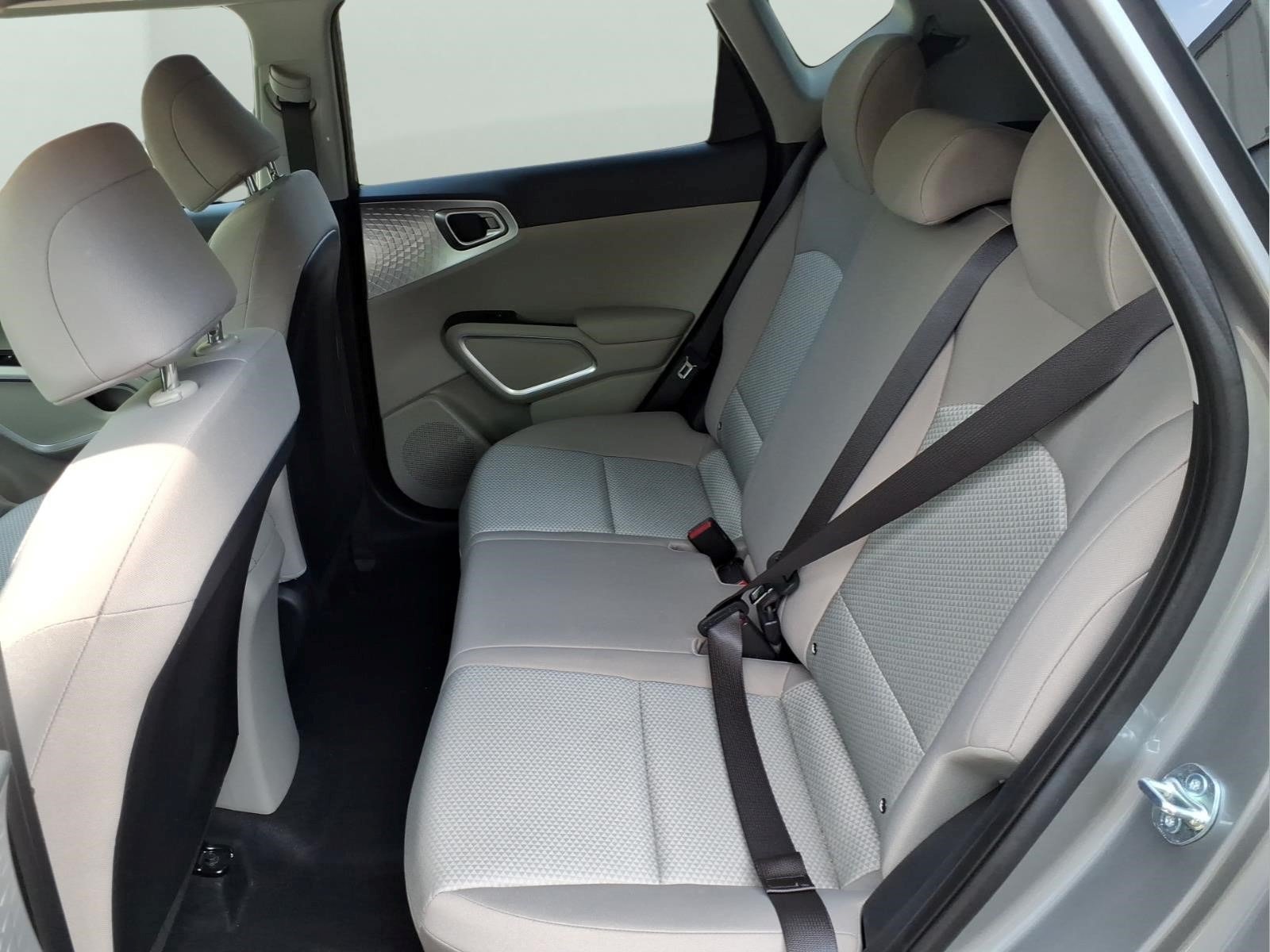 Used 2025 Kia Soul LX w/ LX Technology Package FWD image 31