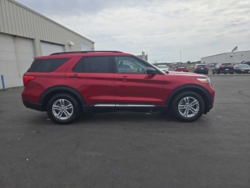 Used 2022 Ford Explorer XLT image 8