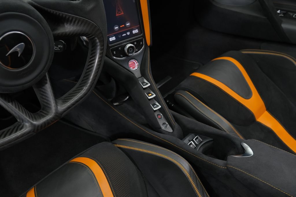 Used 2020 McLaren 720S Spider RWD image 17