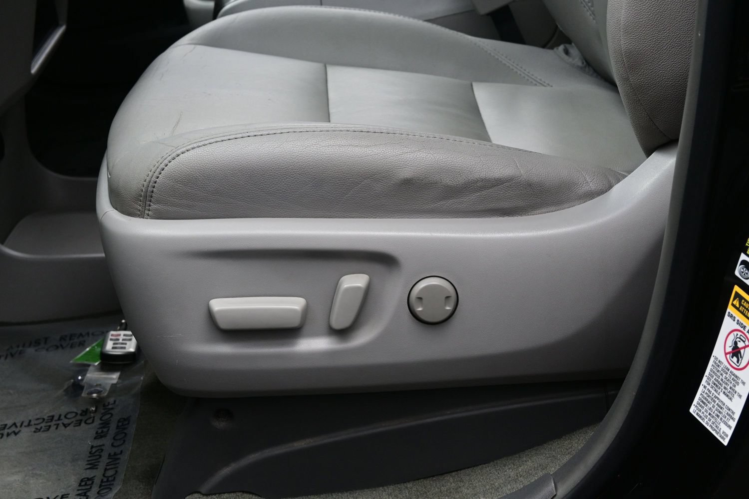Used 2015 Toyota Sienna XLE w/ XLE Navigation Package FWD image 11