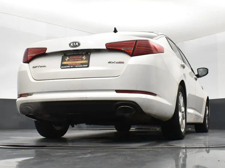 Used 2011 Kia Optima EX w/ Premium Pkg image 13