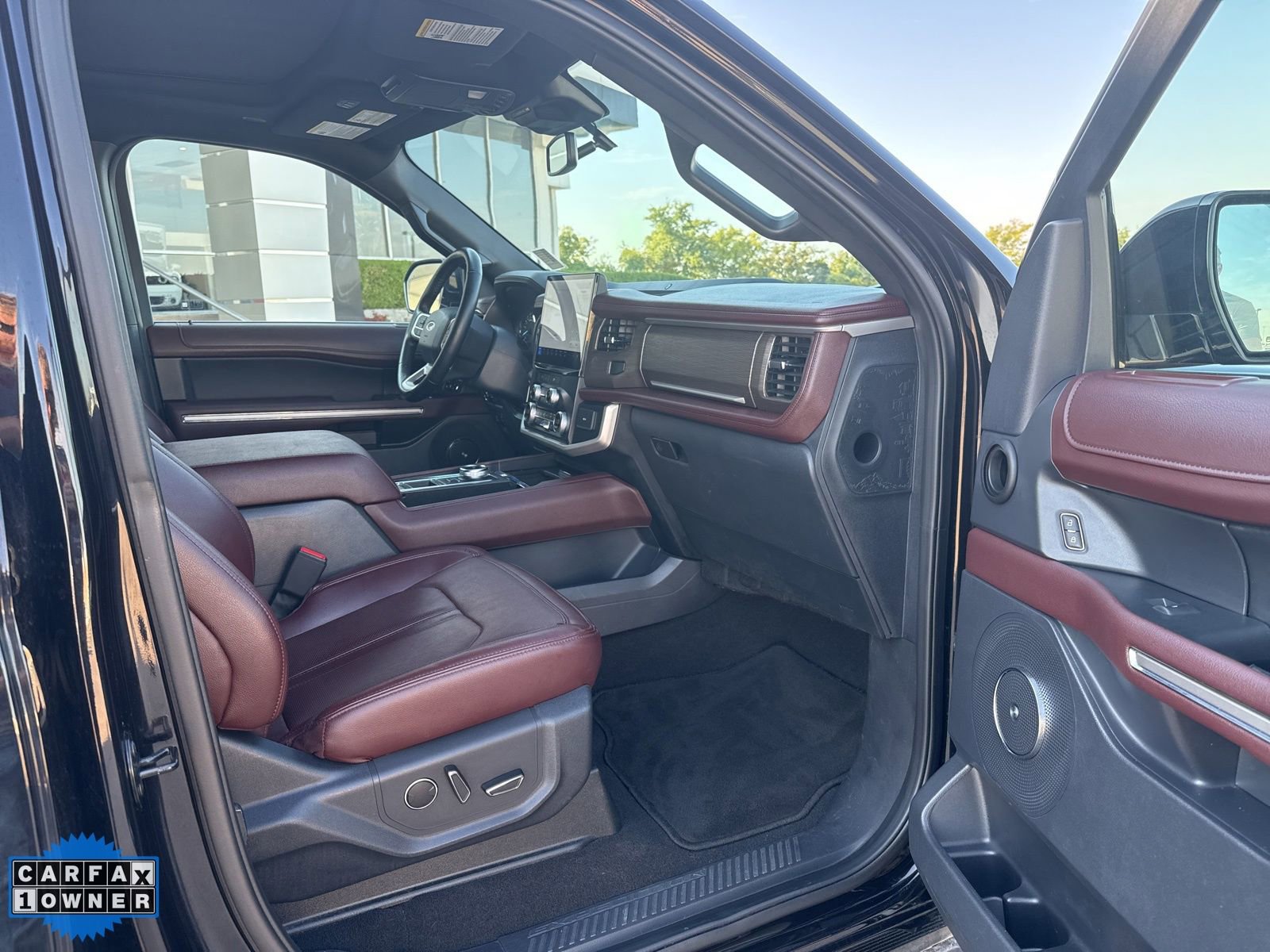 Used 2024 Ford Expedition Limited image 22