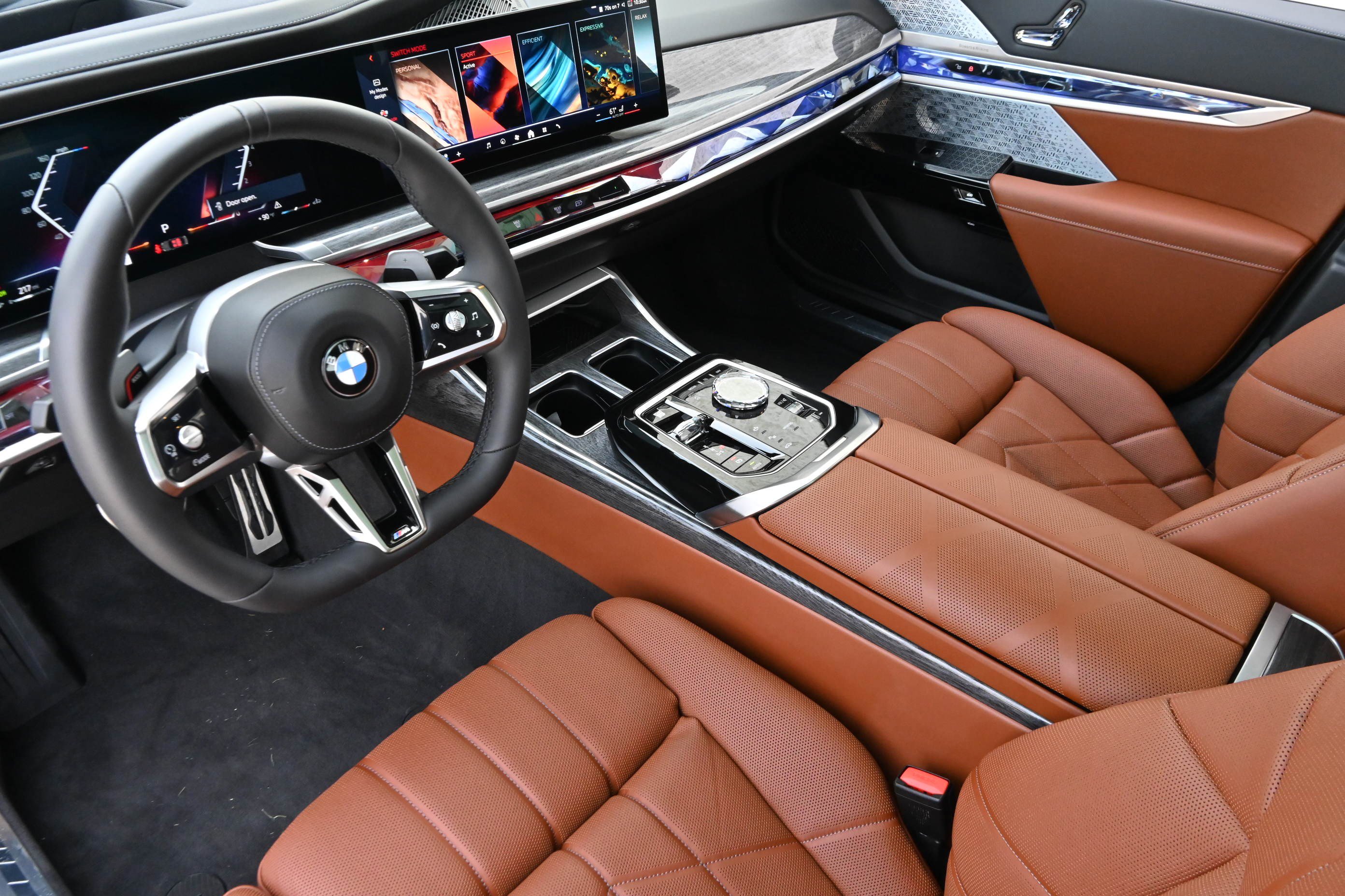 Certified 2025 BMW 760i xDrive w/ Executive Package AWD/4WD image 13