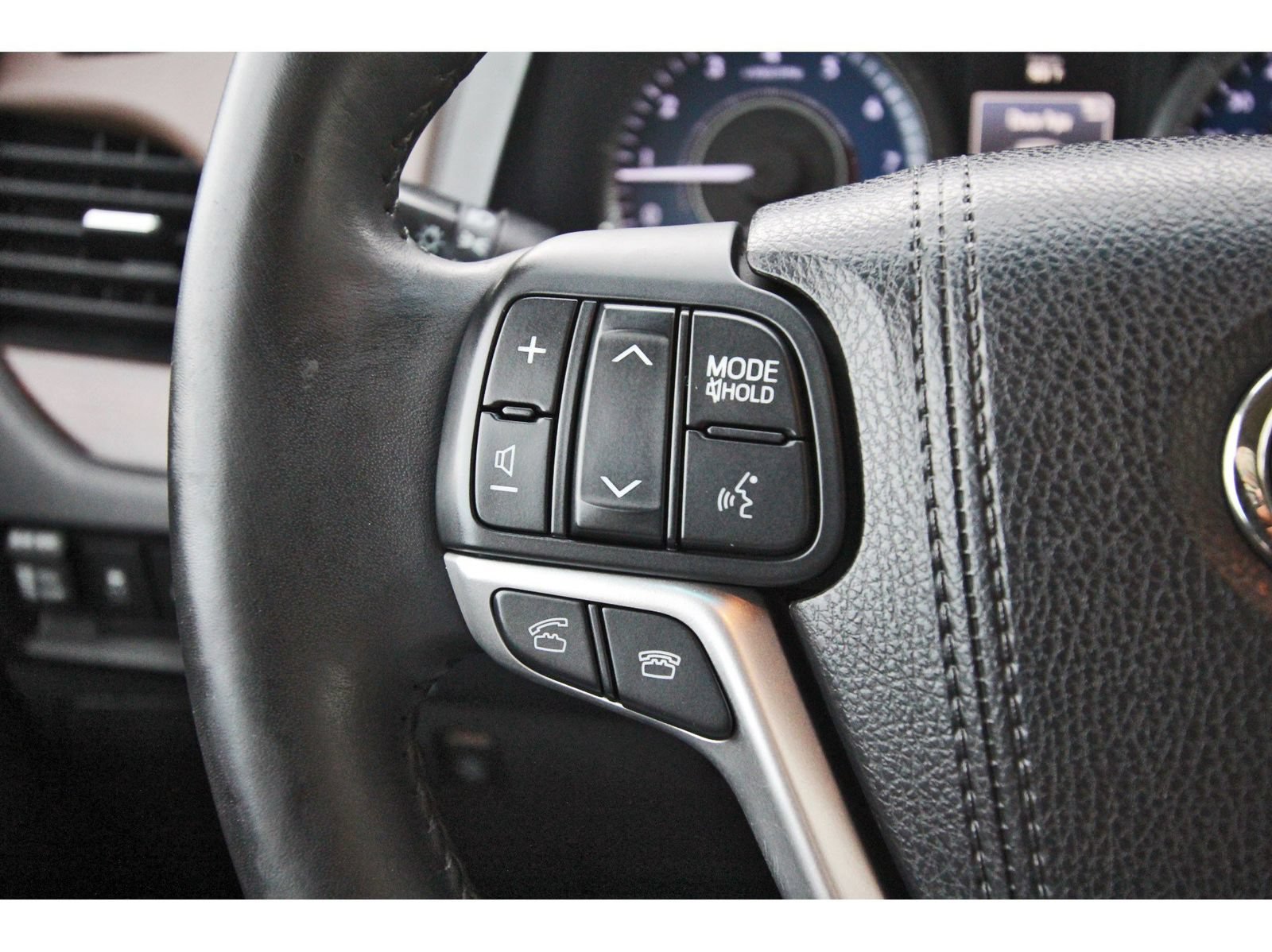 Used 2015 Toyota Sienna Limited Premium FWD image 18