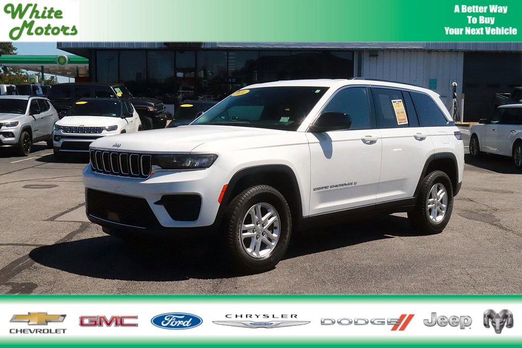 Used 2024 Jeep Grand Cherokee Laredo AWD/4WD image 1