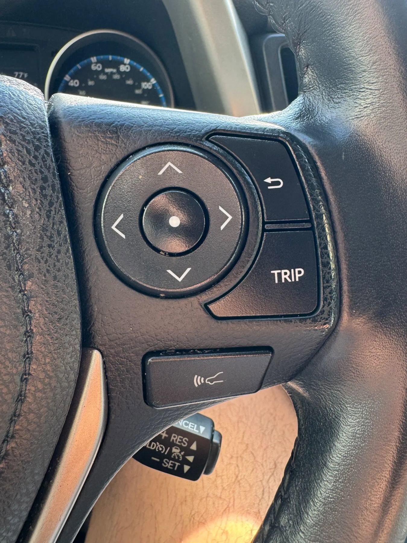 Used 2018 Toyota RAV4 XLE AWD/4WD image 11
