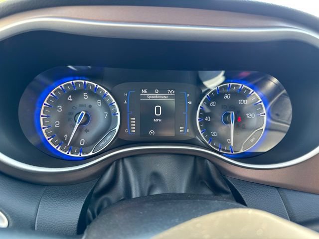 Used 2018 Chrysler Pacifica Touring Plus w/ Tire & Wheel Group FWD image 39