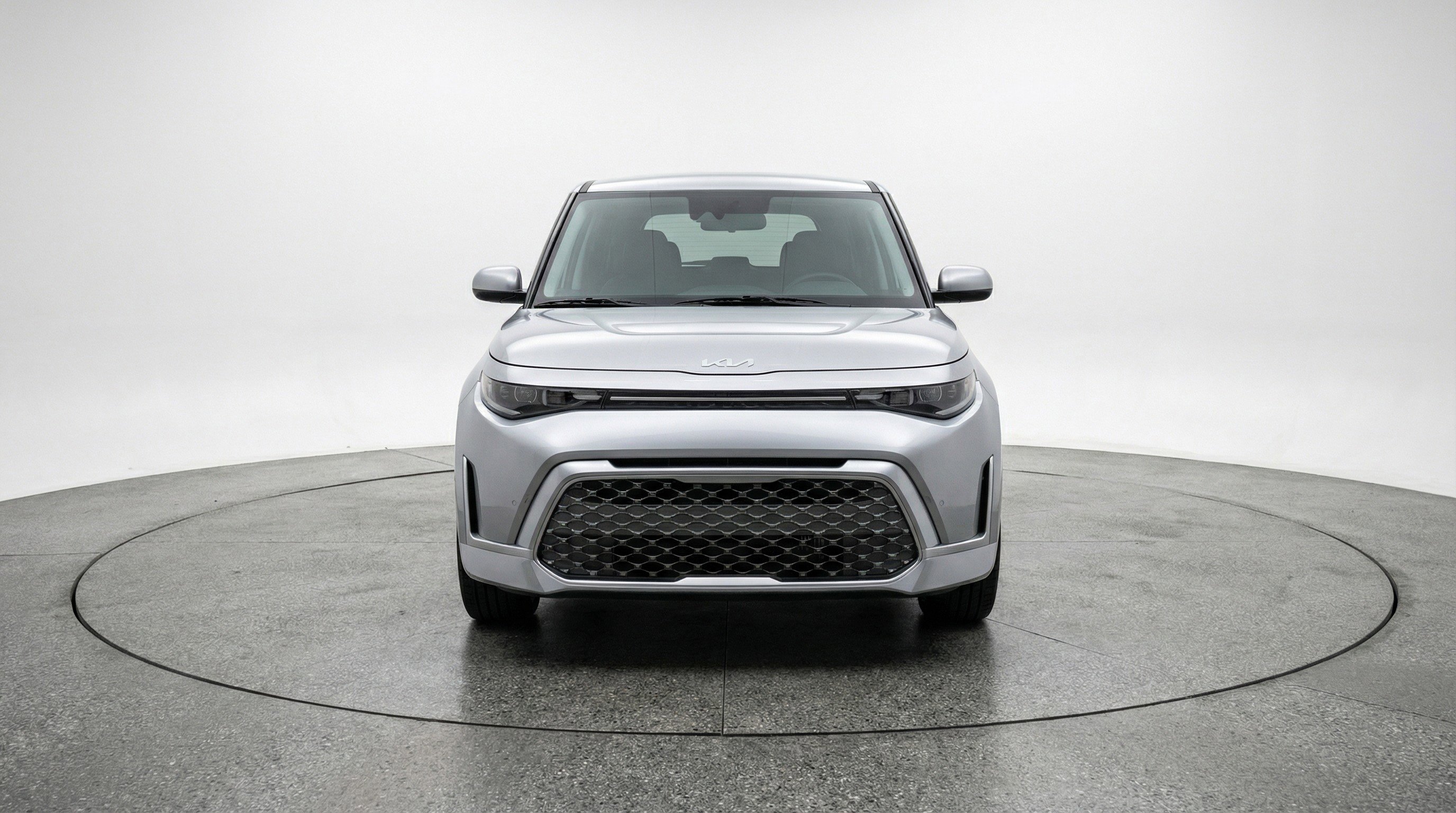 Used 2025 Kia Soul LX w/ LX Technology Package FWD image 2
