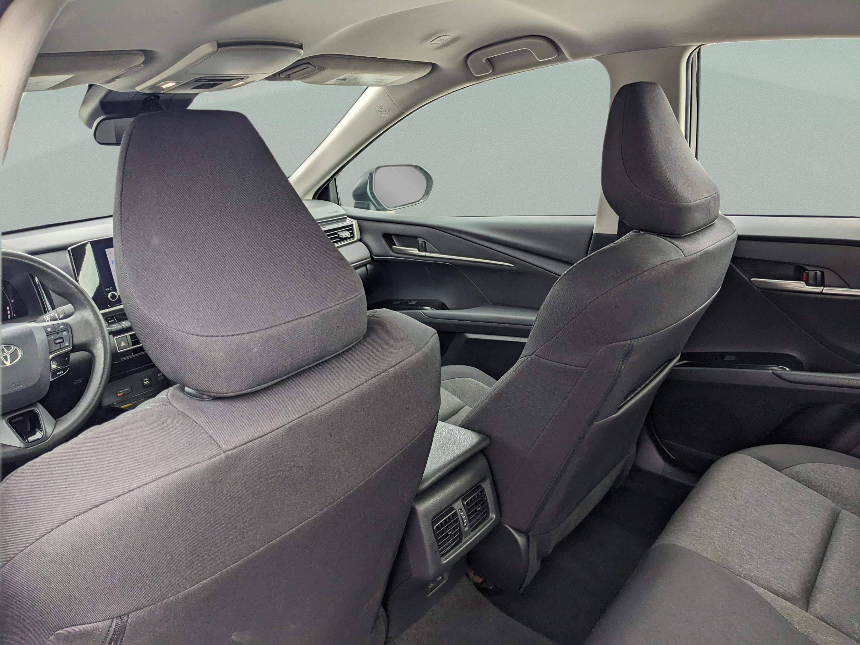 Used 2025 Toyota Camry LE image 23