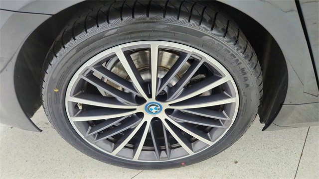 Used 2023 BMW 530e xDrive w/ Premium Package image 60