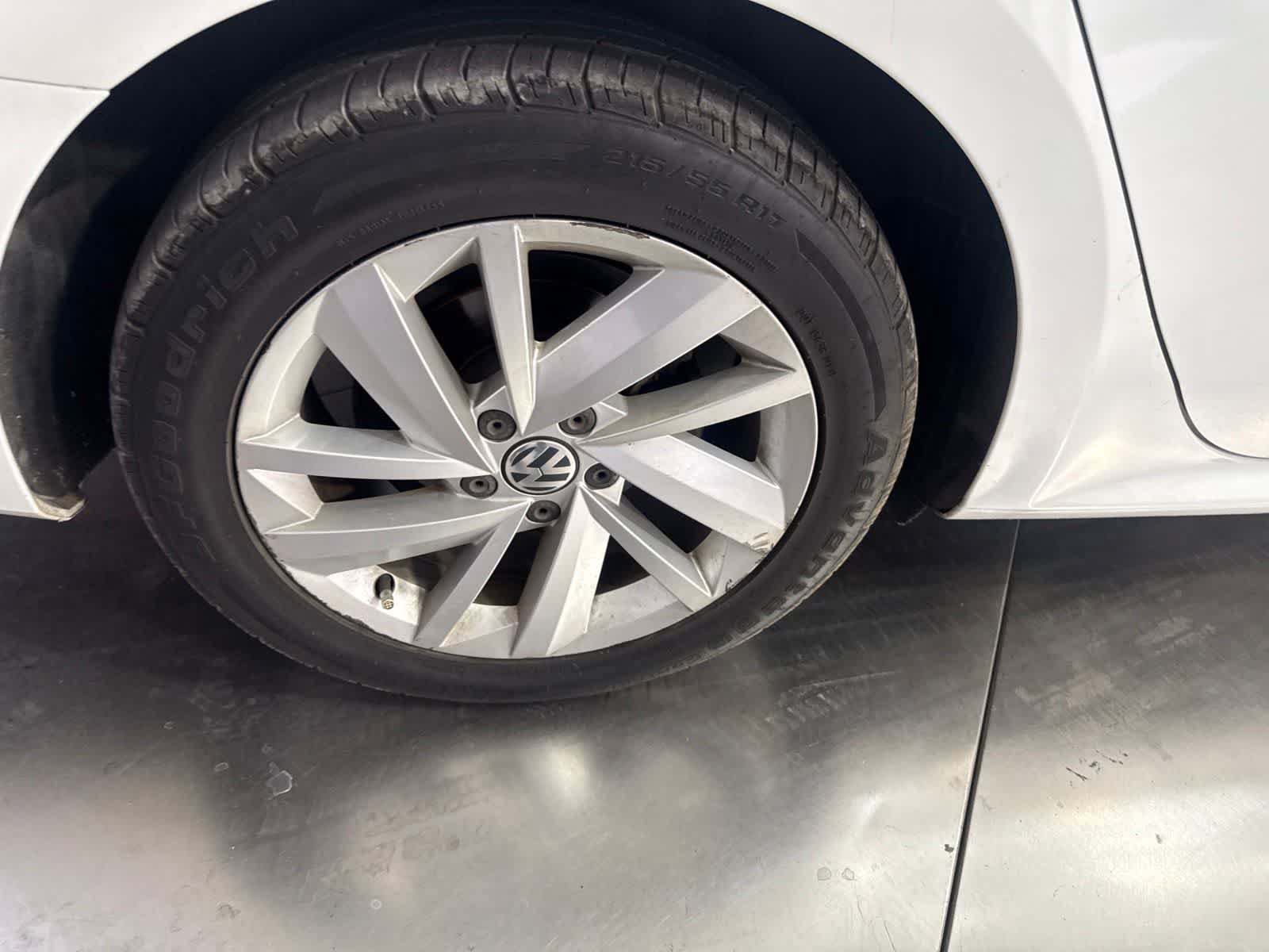 Used 2018 Volkswagen Passat 2.0T SE w/ SE Lighting Package FWD image 16