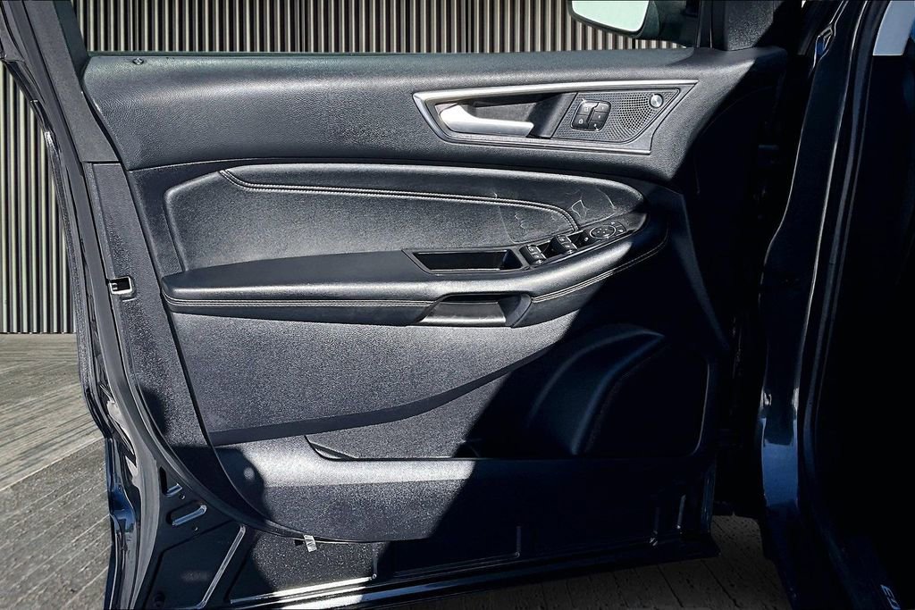 Used 2020 Ford Edge Titanium w/ Class II Trailer Tow Package image 24