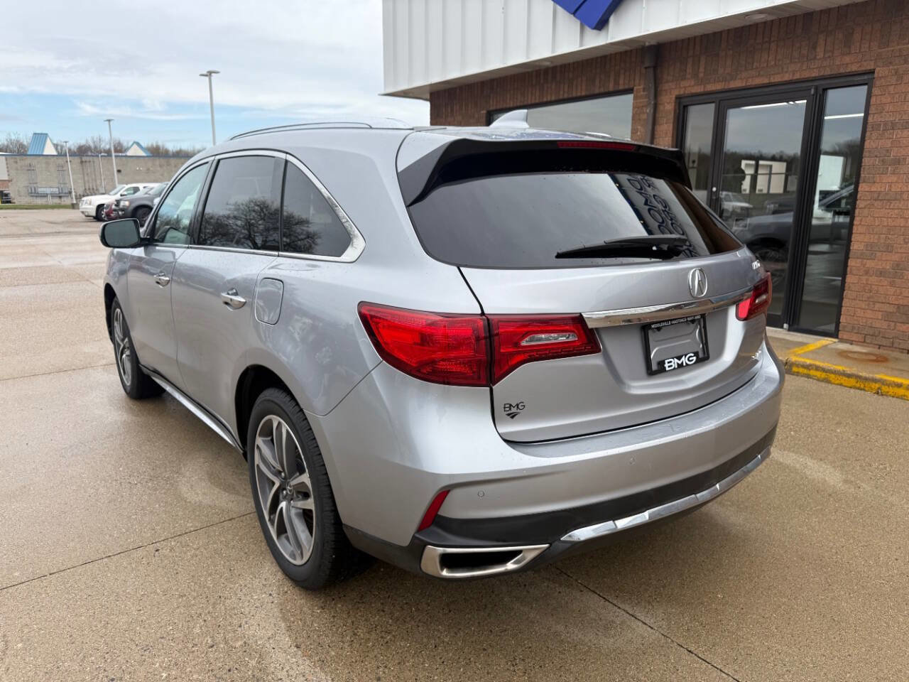 Used 2017 Acura MDX SH-AWD w/ Advance Package image 3