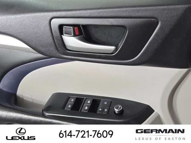 Used 2019 Toyota Highlander XLE AWD/4WD image 27