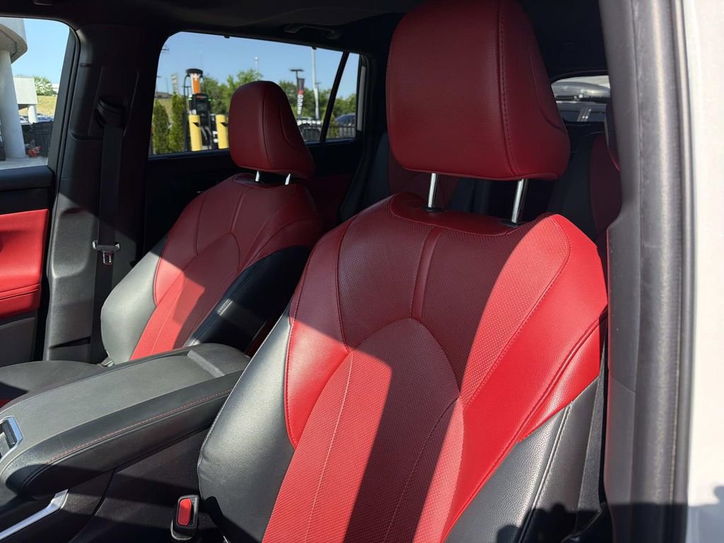 Used 2022 Toyota Highlander XSE FWD image 25