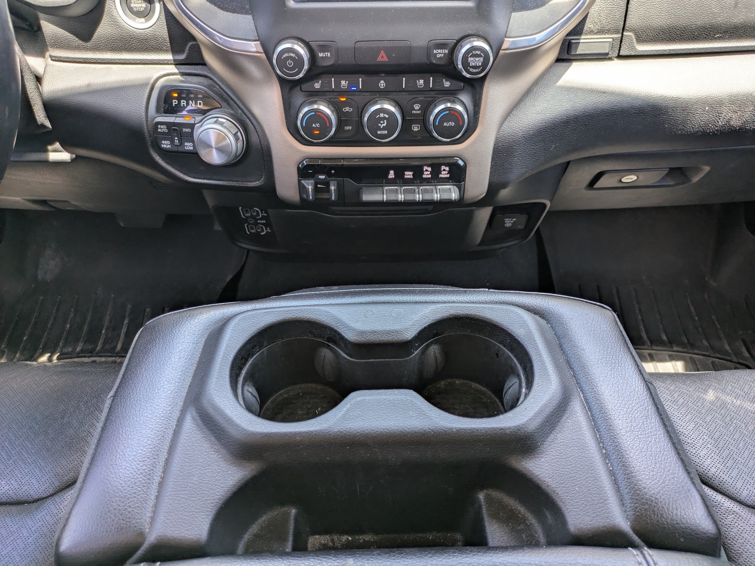 Used 2019 RAM 1500 Laramie AWD/4WD image 17