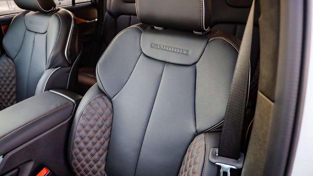 New 2025 Jeep Grand Cherokee Summit image 30