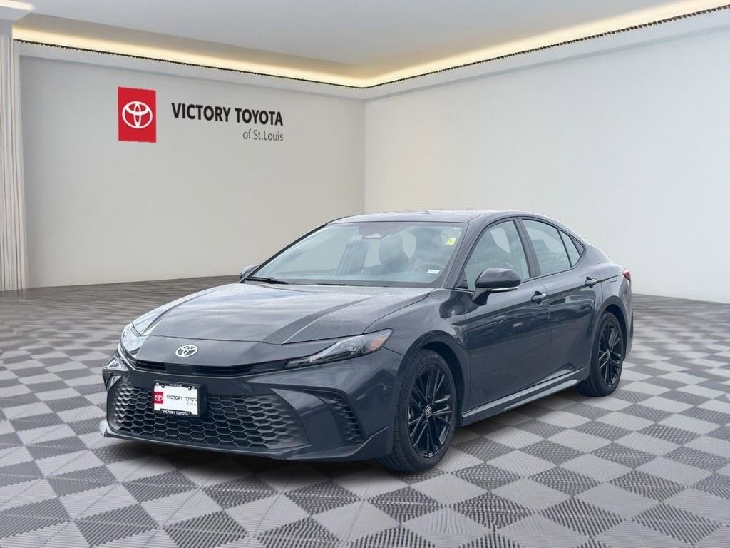 Used 2025 Toyota Camry SE image 11