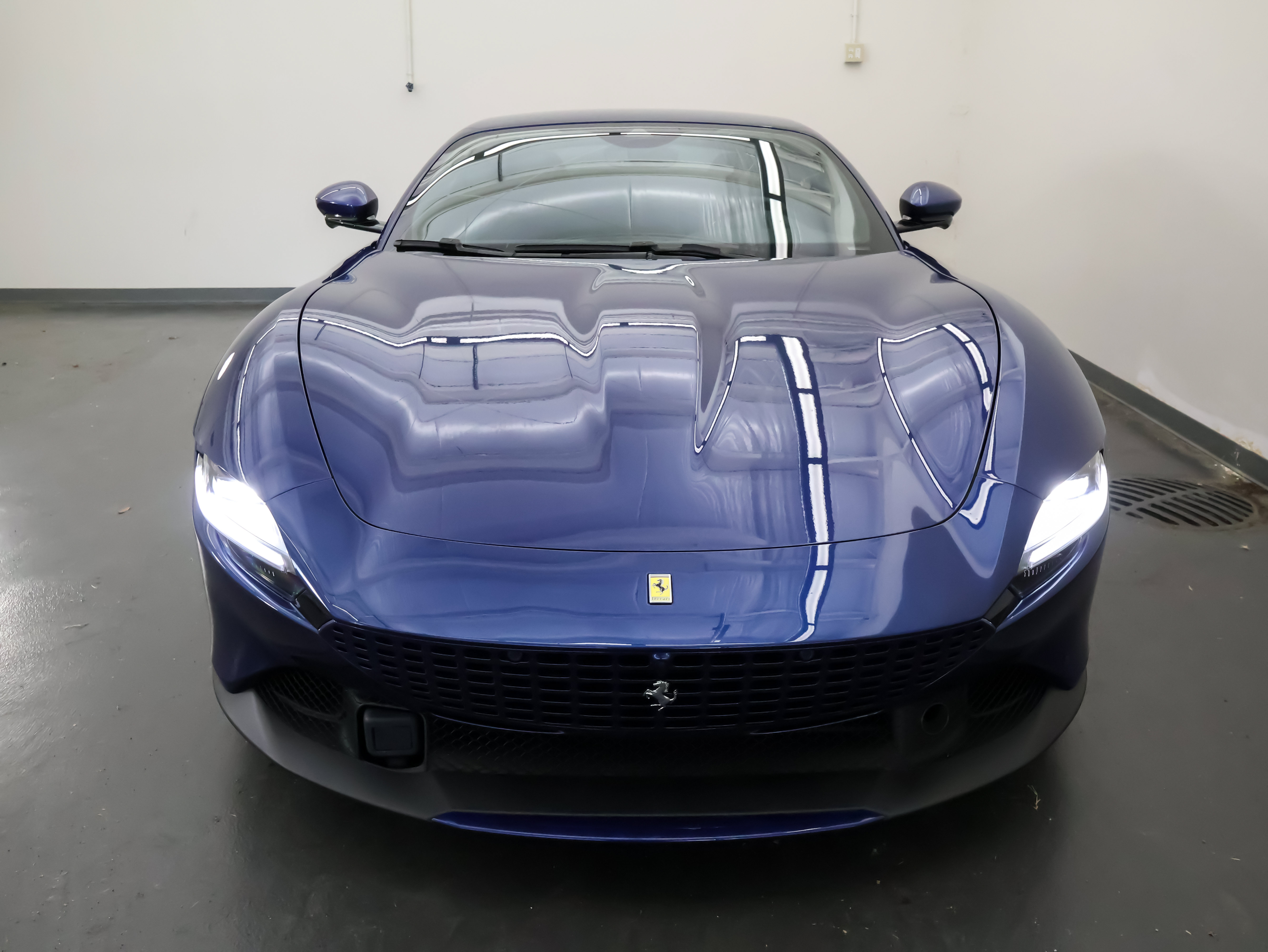Used 2021 Ferrari Roma RWD image 7