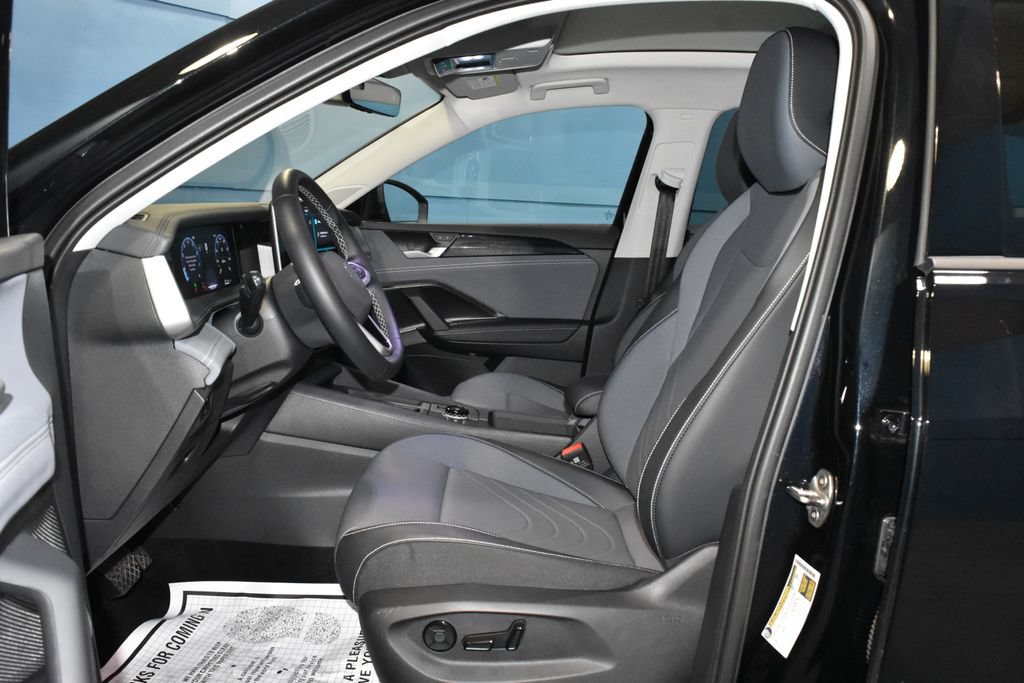 Certified 2026 Volkswagen Tiguan SE w/ Panoramic Sunroof Package AWD/4WD image 7