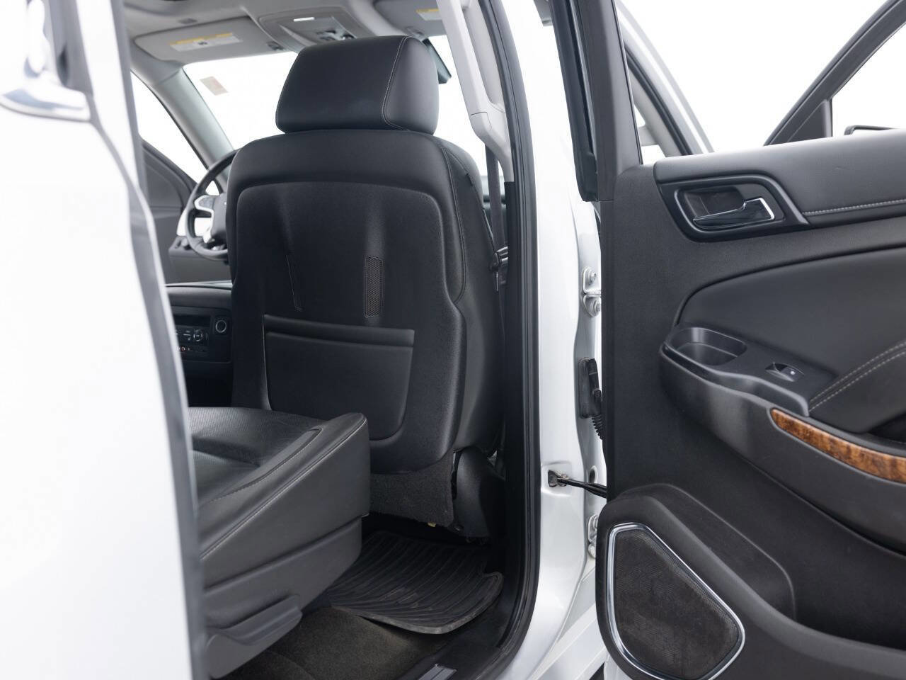 Used 2016 Chevrolet Suburban LTZ image 34
