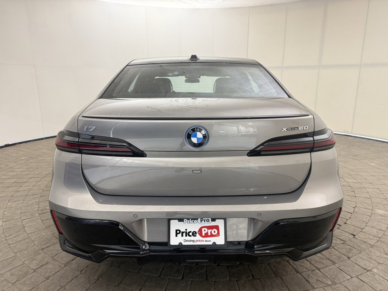 Used 2023 BMW i7 xDrive60 image 6