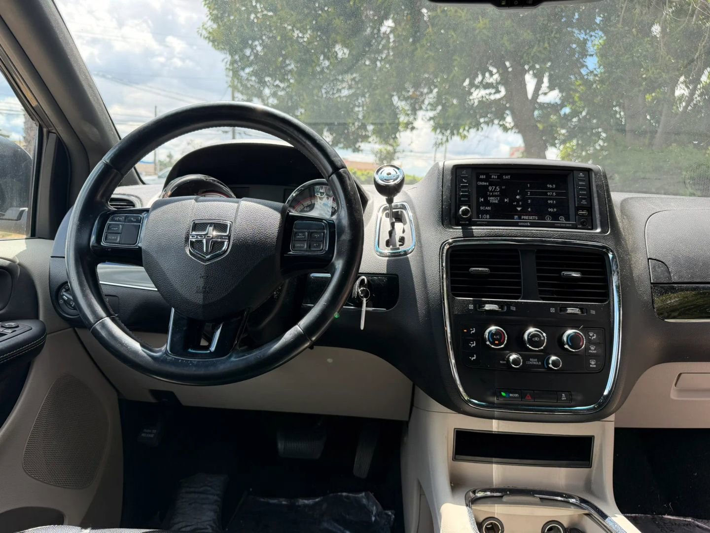 Used 2017 Dodge Grand Caravan SXT FWD image 19