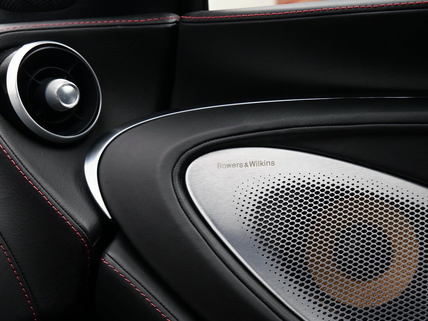 Used 2022 McLaren GT image 28