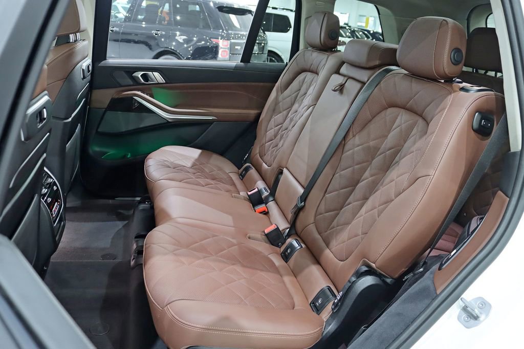 Used 2024 BMW X7 xDrive40i image 31