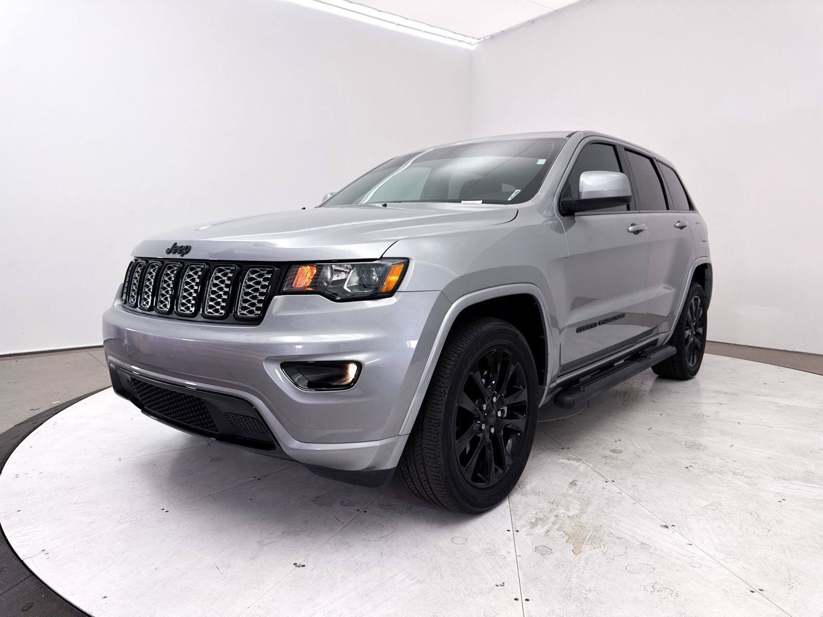 Used 2021 Jeep Grand Cherokee Laredo X AWD/4WD image 14