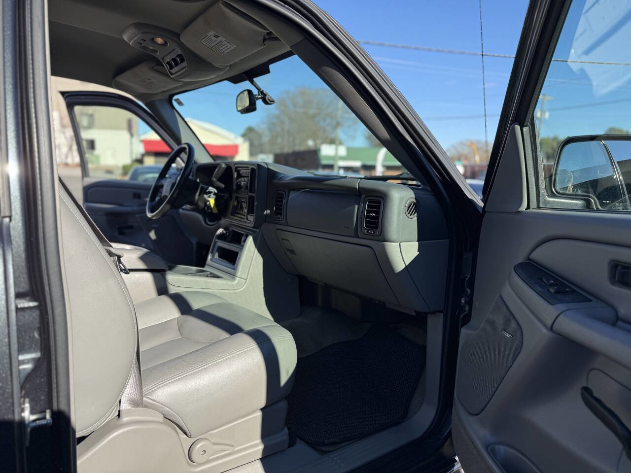 Used 2004 GMC Yukon XL SLT w/ Preferred Equipment Group image 22