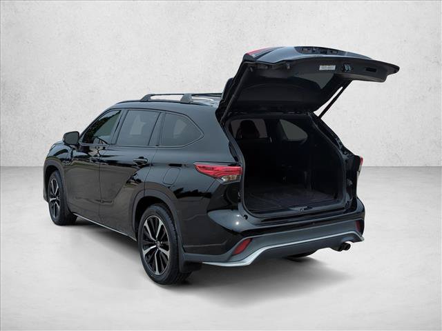 Used 2021 Toyota Highlander XSE FWD image 10