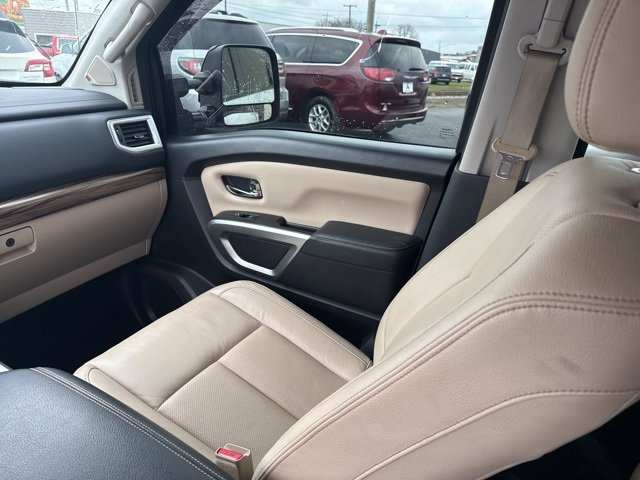 Used 2018 Nissan Titan SL w/ Chrome Package image 15
