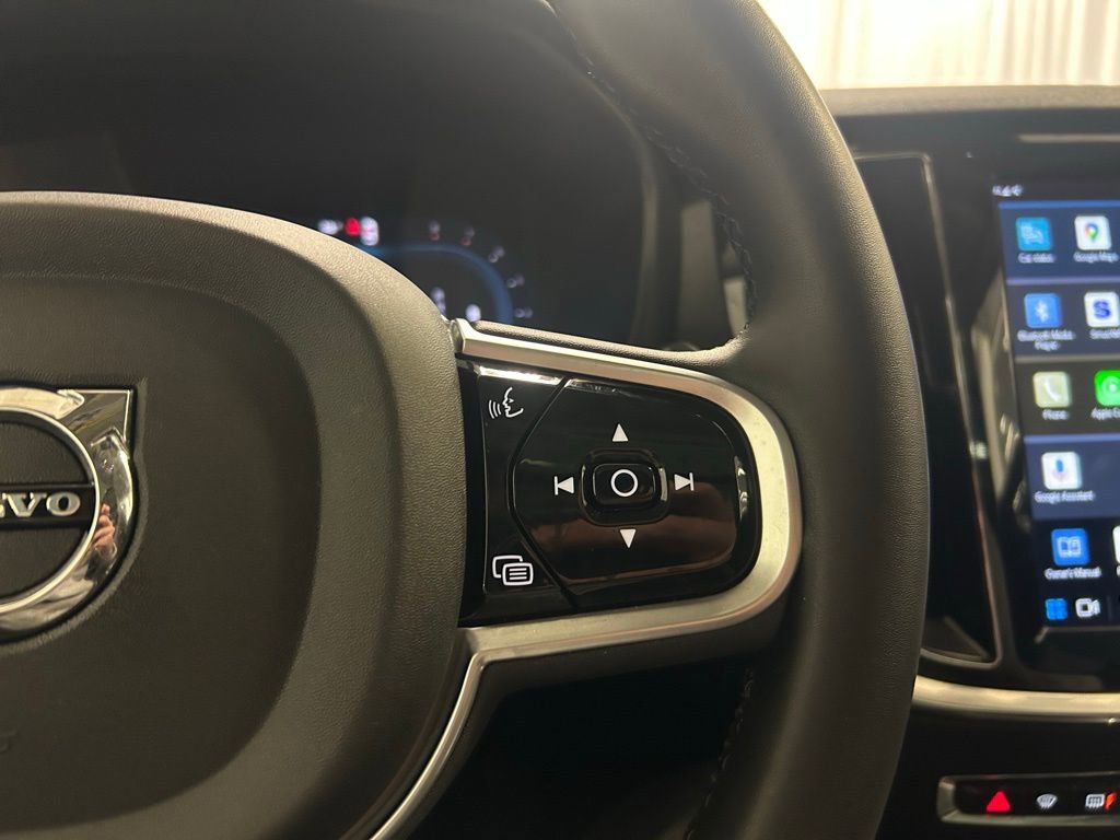 Used 2023 Volvo V60 B5 Cross Country Plus w/ Climate Package image 8