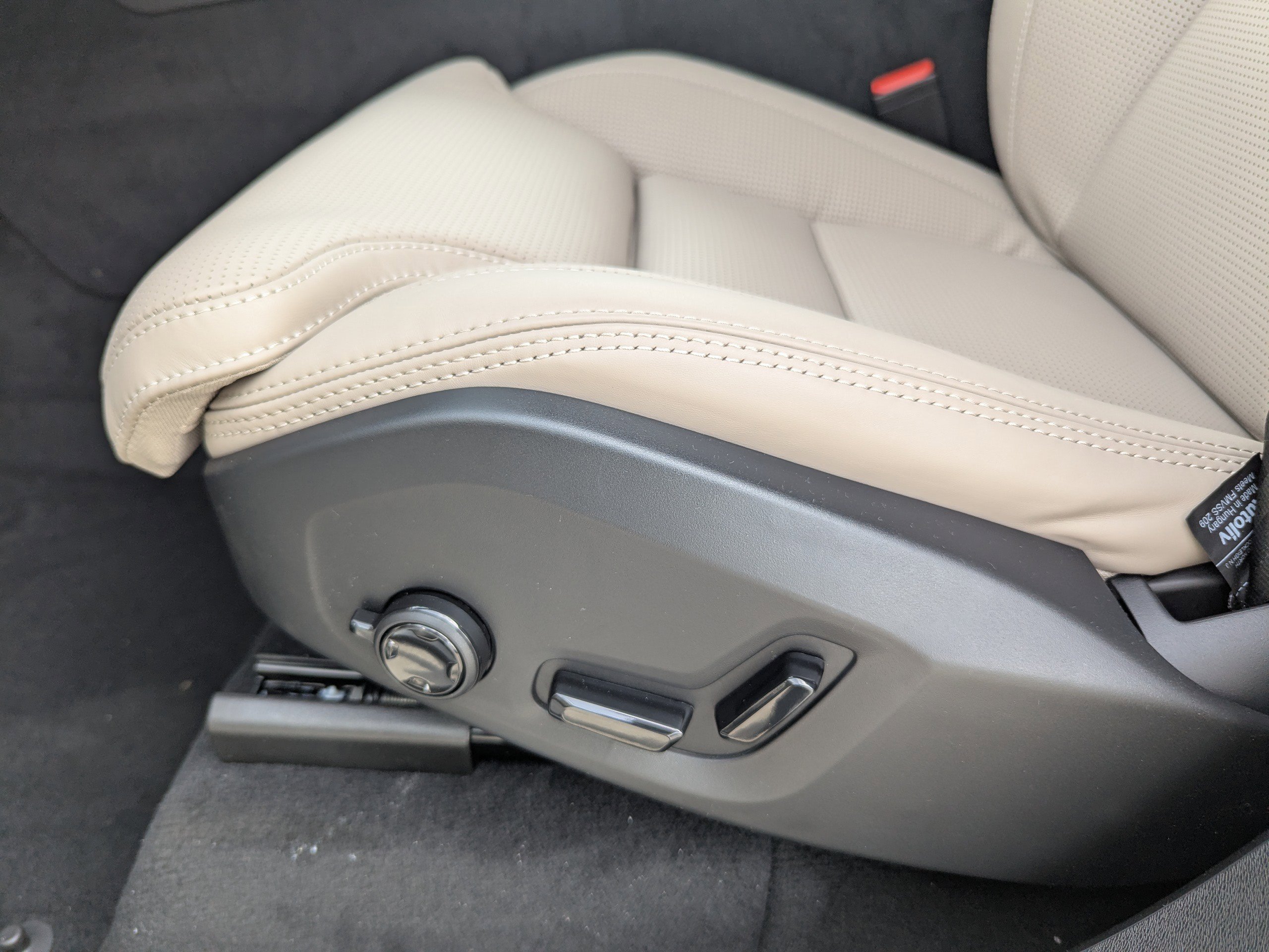 New 2026 Volvo XC90 B6 Ultra w/ Protection Package image 18