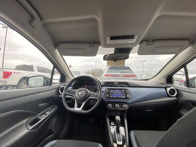 Used 2023 Nissan Versa SV image 5