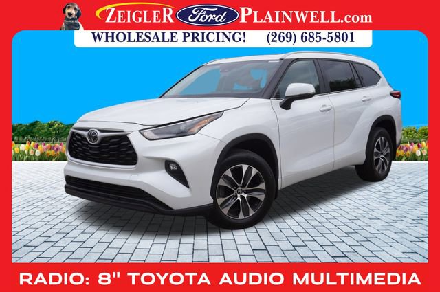 Used 2023 Toyota Highlander XLE image 1