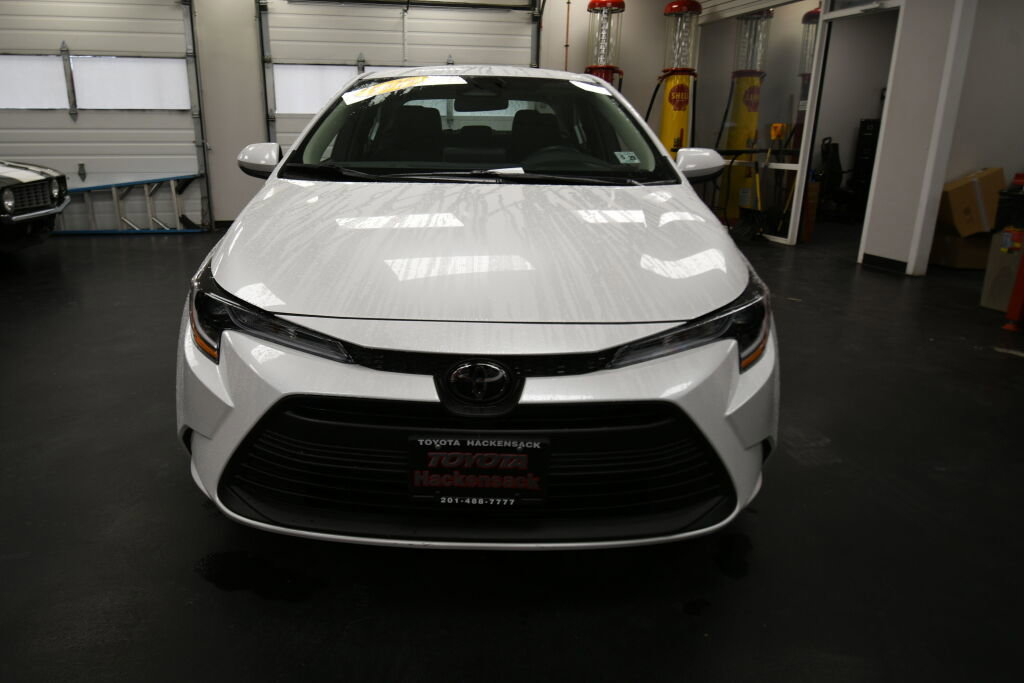 Certified 2025 Toyota Corolla LE image 2