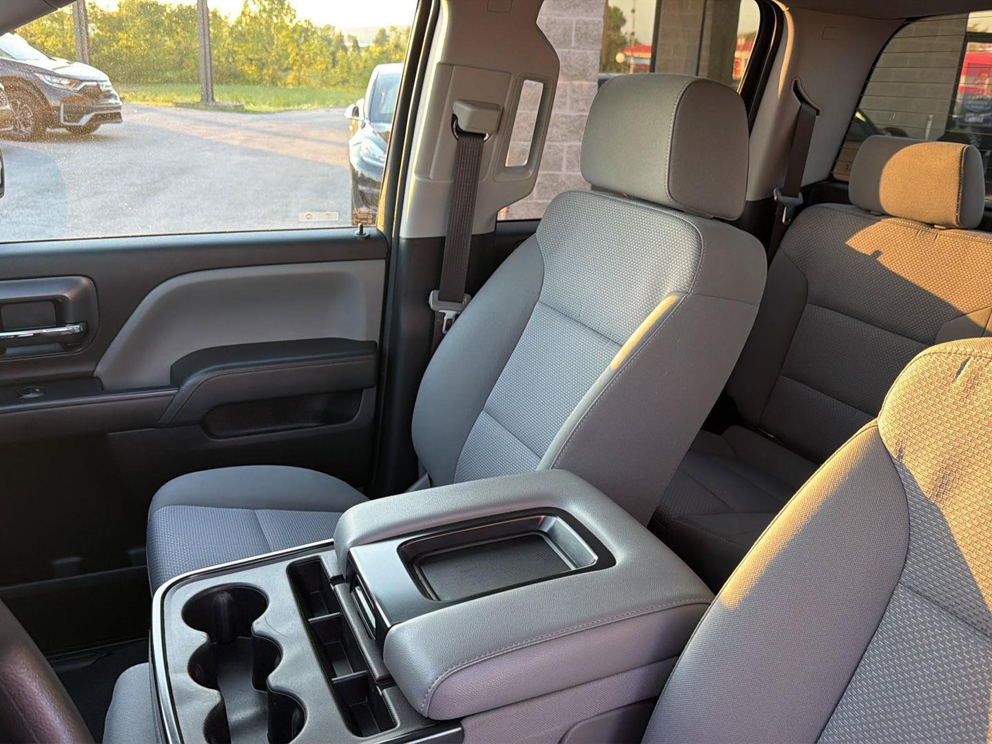 Used 2019 Chevrolet Silverado 1500 Custom w/ Custom Convenience Package AWD/4WD image 14