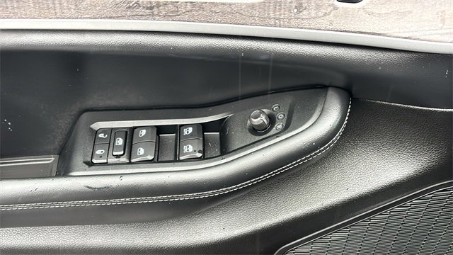 Used 2023 Jeep Grand Cherokee L Limited w/ Luxury Tech Group II image 12