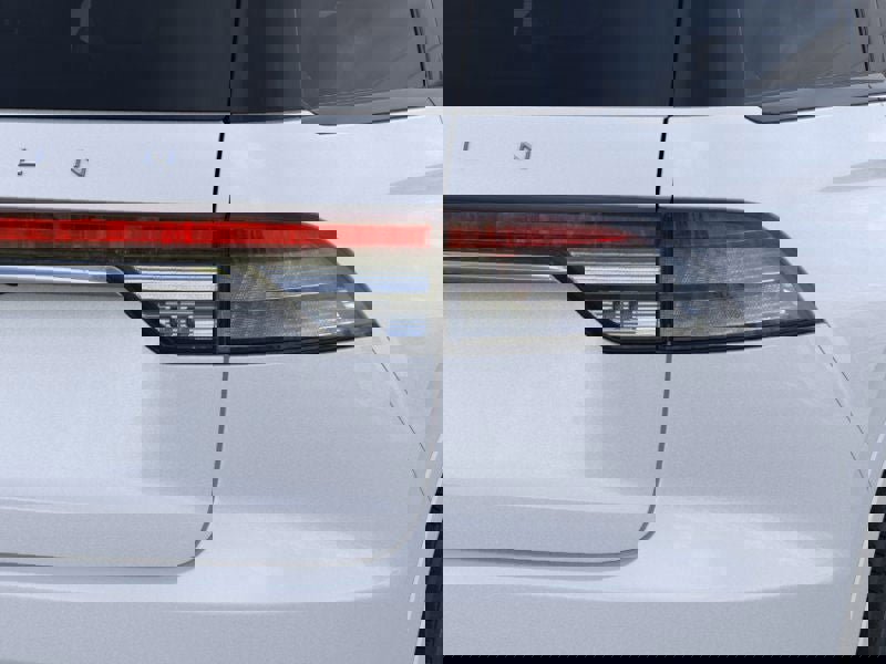 New 2025 Lincoln Aviator AWD image 21